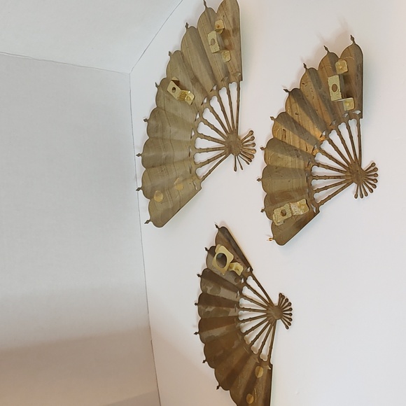 3 Decorative Brass Fans One Larger & Two Smaller Ones - Picture 6 of 6